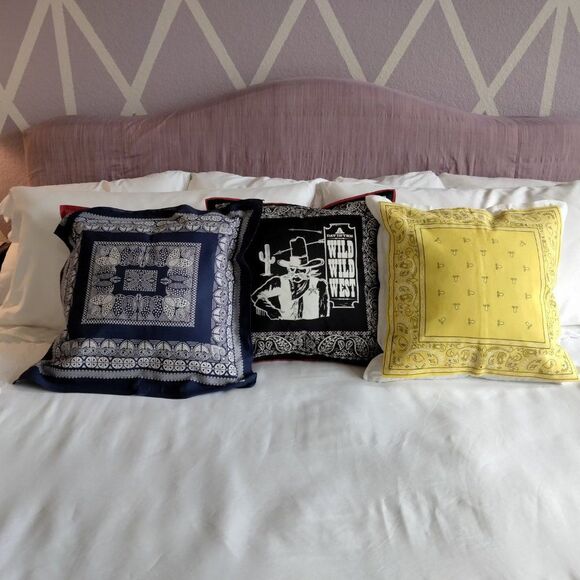 Yellow Bandana on White Zippered 20 x 20 Throw Pillow NEW - Picture 11 of 12